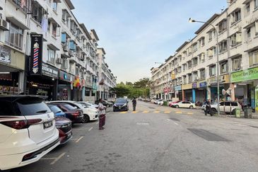 Dataran Otomobil, Seksyen 15