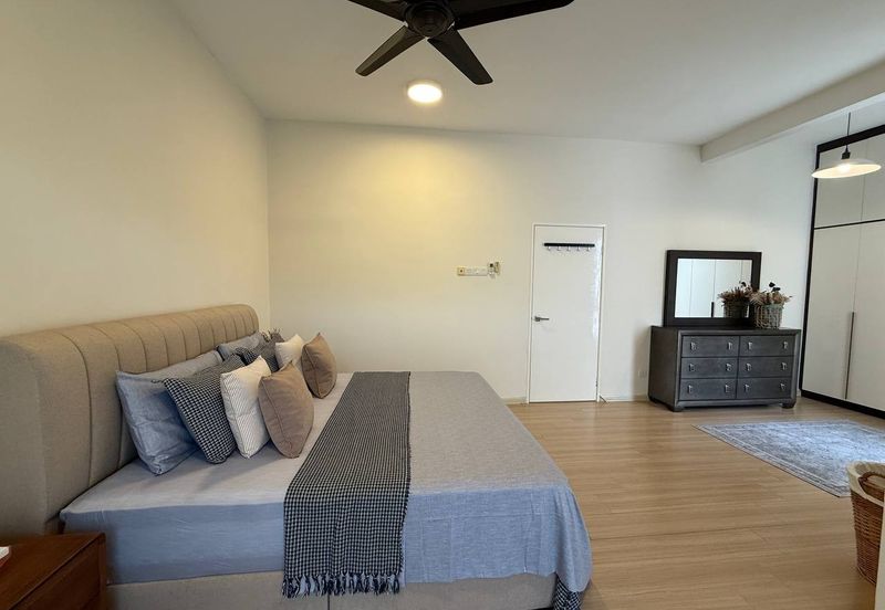 Crescent Park Townvilla