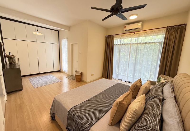 Crescent Park Townvilla