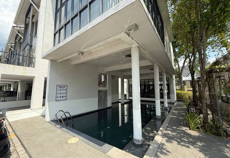 Crescent Park Townvilla