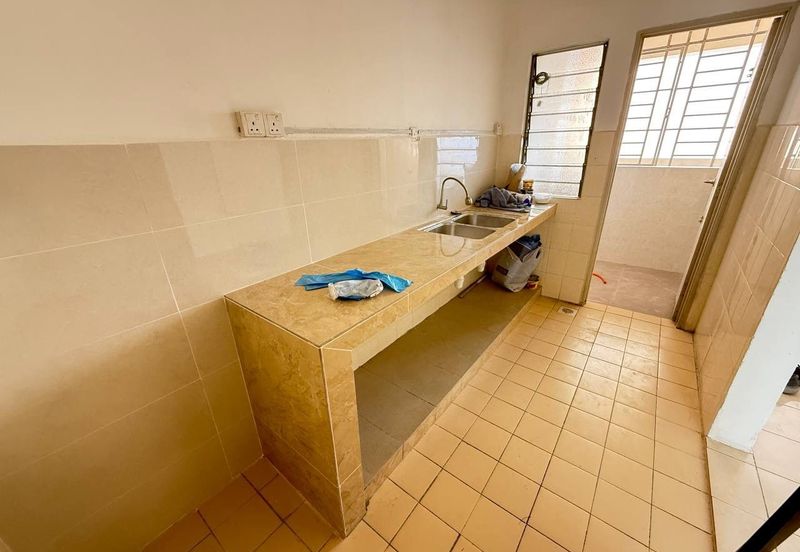 Residensi Bistaria, Ukay Bistari