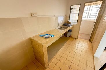 Residensi Bistaria, Ukay Bistari