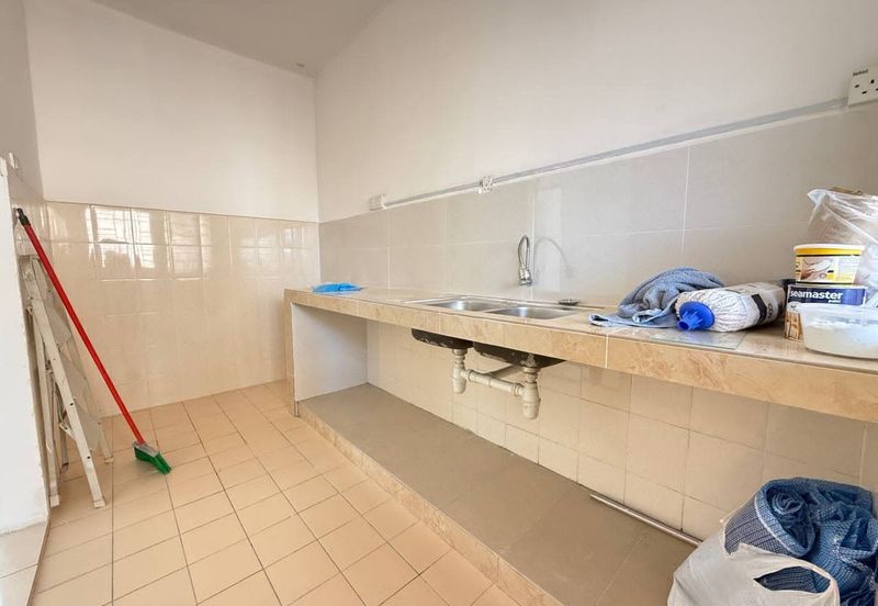 Residensi Bistaria, Ukay Bistari