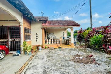 Corner Lot, Jaya Gading, Kuantan | Freehold | Bumi Lot | Built-up ±2,160 sqft | Tanah ±2,960 sqft