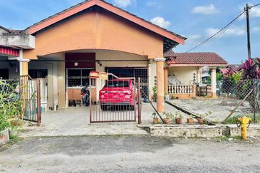 Corner Lot, Jaya Gading, Kuantan | Freehold | Bumi Lot | Built-up ±2,160 sqft | Tanah ±2,960 sqft