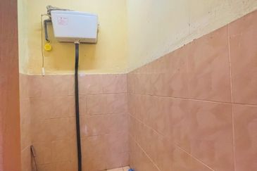 Corner Lot, Jaya Gading, Kuantan | Freehold | Bumi Lot | Built-up ±2,160 sqft | Tanah ±2,960 sqft