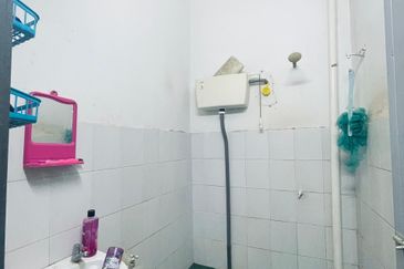 Corner Lot, Jaya Gading, Kuantan | Freehold | Bumi Lot | Built-up ±2,160 sqft | Tanah ±2,960 sqft