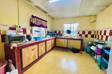 Corner Lot, Jaya Gading, Kuantan | Freehold | Bumi Lot | Built-up ±2,160 sqft | Tanah ±2,960 sqft