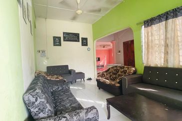 Corner Lot, Jaya Gading, Kuantan | Freehold | Bumi Lot | Built-up ±2,160 sqft | Tanah ±2,960 sqft