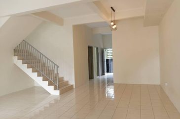 Refurbished Double Storey Terrace with Extra Land | Move-In Ready @ Taman Bentara