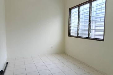 Refurbished Double Storey Terrace with Extra Land | Move-In Ready @ Taman Bentara