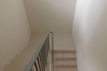 Refurbished Double Storey Terrace with Extra Land | Move-In Ready @ Taman Bentara