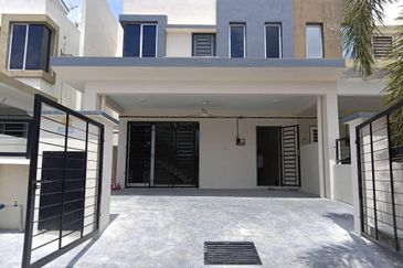 Refurbished Double Storey Terrace with Extra Land | Move-In Ready @ Taman Bentara