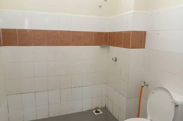 Refurbished Double Storey Terrace with Extra Land | Move-In Ready @ Taman Bentara