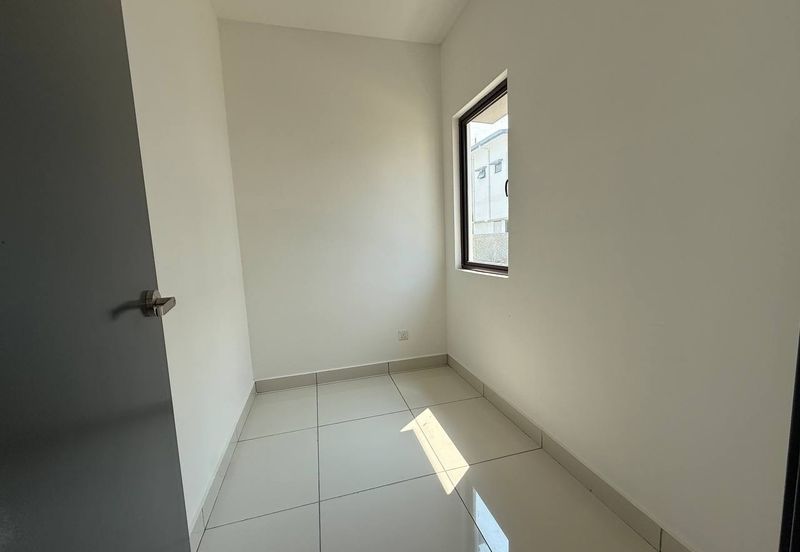 Rumah Teres 2 Tingkat Baru @ Bandar Seremban | Freehold + Gated & Guarded Dari RM581K!