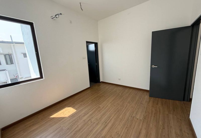 Rumah Teres 2 Tingkat Baru @ Bandar Seremban | Freehold + Gated & Guarded Dari RM581K!