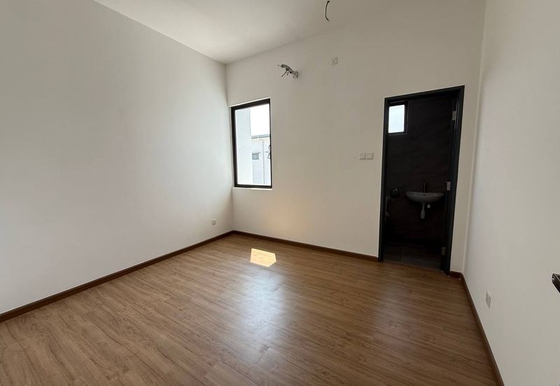 Rumah Teres 2 Tingkat Baru @ Bandar Seremban | Freehold + Gated & Guarded Dari RM581K!