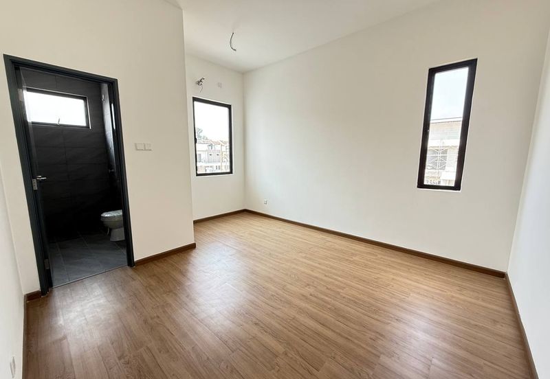 Rumah Teres 2 Tingkat Baru @ Bandar Seremban | Freehold + Gated & Guarded Dari RM581K!