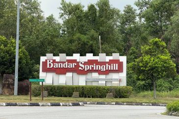 Walk to Mosque! Double Storey @ Taman Irises, Bandar Springhill PD | Freehold + Fully Furnished RM430K!