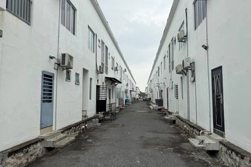 Walk to Mosque! Double Storey @ Taman Irises, Bandar Springhill PD | Freehold + Fully Furnished RM430K!