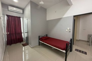 Walk to Mosque! Double Storey @ Taman Irises, Bandar Springhill PD | Freehold + Fully Furnished RM430K!