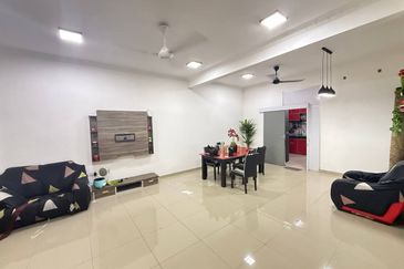 Walk to Mosque! Double Storey @ Taman Irises, Bandar Springhill PD | Freehold + Fully Furnished RM430K!