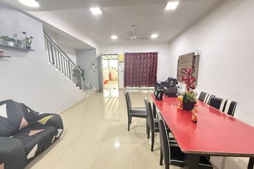 Walk to Mosque! Double Storey @ Taman Irises, Bandar Springhill PD | Freehold + Fully Furnished RM430K!
