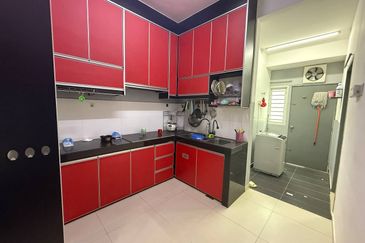 Walk to Mosque! Double Storey @ Taman Irises, Bandar Springhill PD | Freehold + Fully Furnished RM430K!