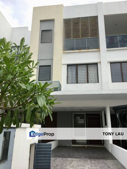 Exclusive 3R3B Townhouse @ Odora Parkhomes, Puchong | Spacious, Quiet & Fully Furnished RM550K!, Selangor, Puchong