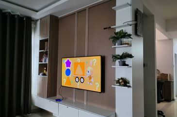 End Lot Cantik Bersebelahan Rimbayu | 2 Tingkat, Siap Reno, RM560K Sahaja!