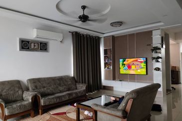 End Lot Cantik Bersebelahan Rimbayu | 2 Tingkat, Siap Reno, RM560K Sahaja!