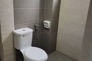 End Lot Cantik Bersebelahan Rimbayu | 2 Tingkat, Siap Reno, RM560K Sahaja!