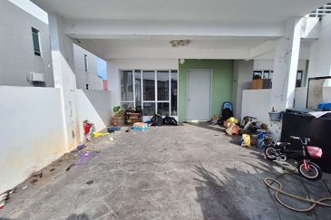 End Lot Cantik Bersebelahan Rimbayu | 2 Tingkat, Siap Reno, RM560K Sahaja!
