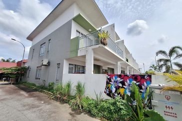 End Lot Cantik Bersebelahan Rimbayu | 2 Tingkat, Siap Reno, RM560K Sahaja!