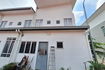 End Lot Cantik Bersebelahan Rimbayu | 2 Tingkat, Siap Reno, RM560K Sahaja!