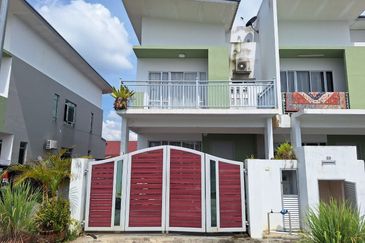 End Lot Cantik Bersebelahan Rimbayu | 2 Tingkat, Siap Reno, RM560K Sahaja!