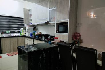 End Lot Cantik Bersebelahan Rimbayu | 2 Tingkat, Siap Reno, RM560K Sahaja!