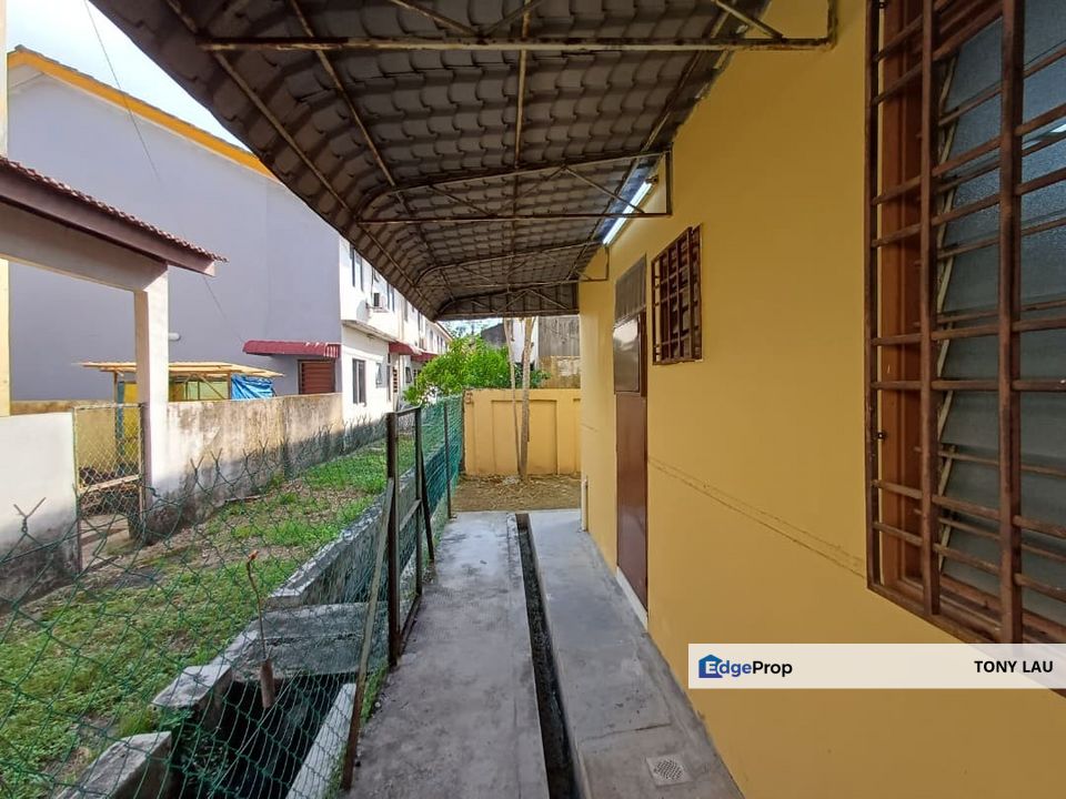End Lot Extra Land 10x60 Double Storey Terrace Move In Ready - Bandar Saujana Putra 4 , Selangor, Kuala Langat