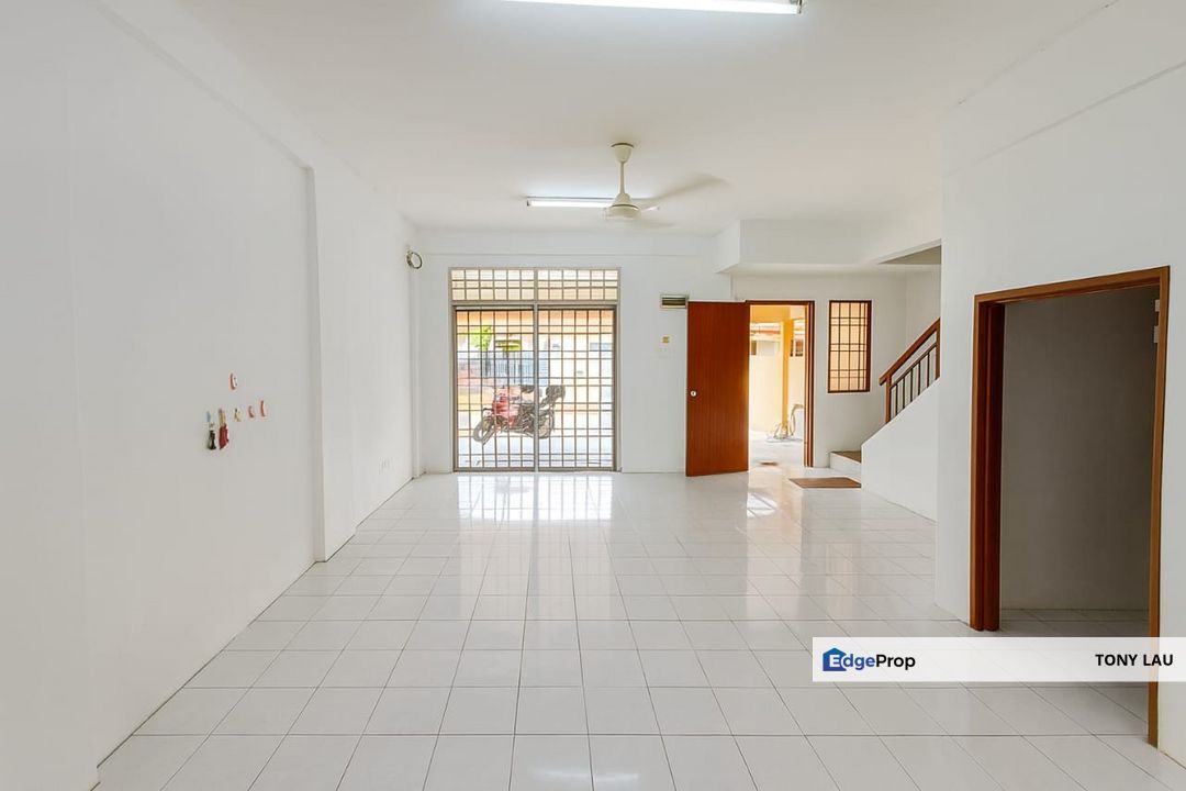 End Lot Extra Land 10x60 Double Storey Terrace Move In Ready - Bandar Saujana Putra 4 , Selangor, Kuala Langat