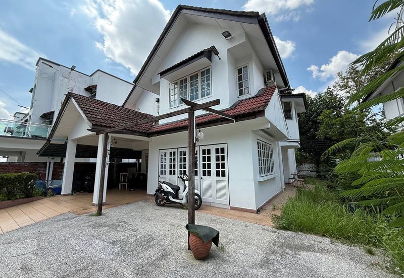 Freehold Bungalow With Big Land, Great Privacy, Great Potential - Hills Residence, Country Homes, Rawang