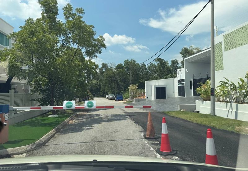 Freehold Bungalow With Big Land, Great Privacy, Great Potential - Hills Residence, Country Homes, Rawang