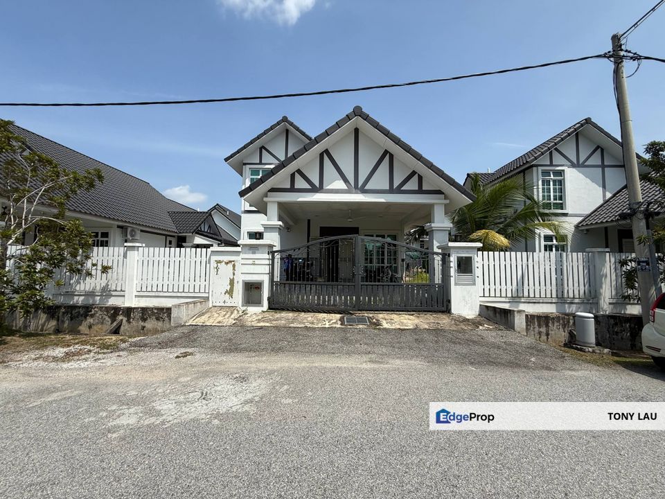 Fully Renovated English-Style Bungalow on 4,004 sqft Land in Ayer Keroh, Melaka, Melaka, Ayer Keroh