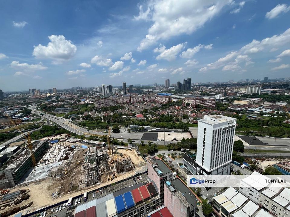 Below Market Deal! Fully Furnished High-Floor Unit at Aera Residence Sunway, Selangor, Petaling Jaya