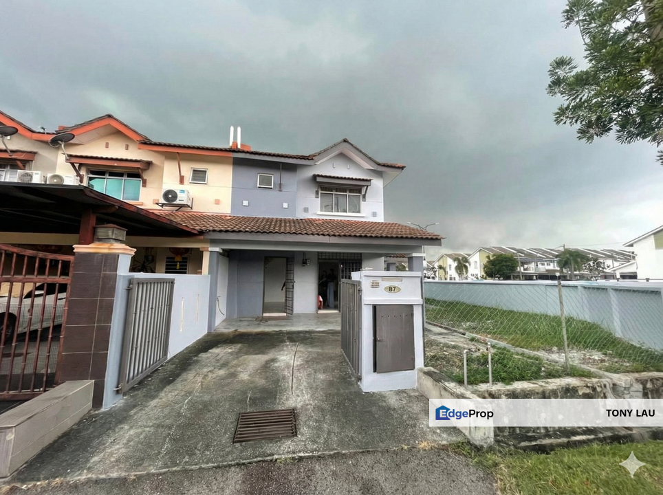 Freshly Renovated Spacious 4-Bedroom Double Storey Terrace in Taman Tasik Puchong, Puchong – RM650K, Selangor, Puchong