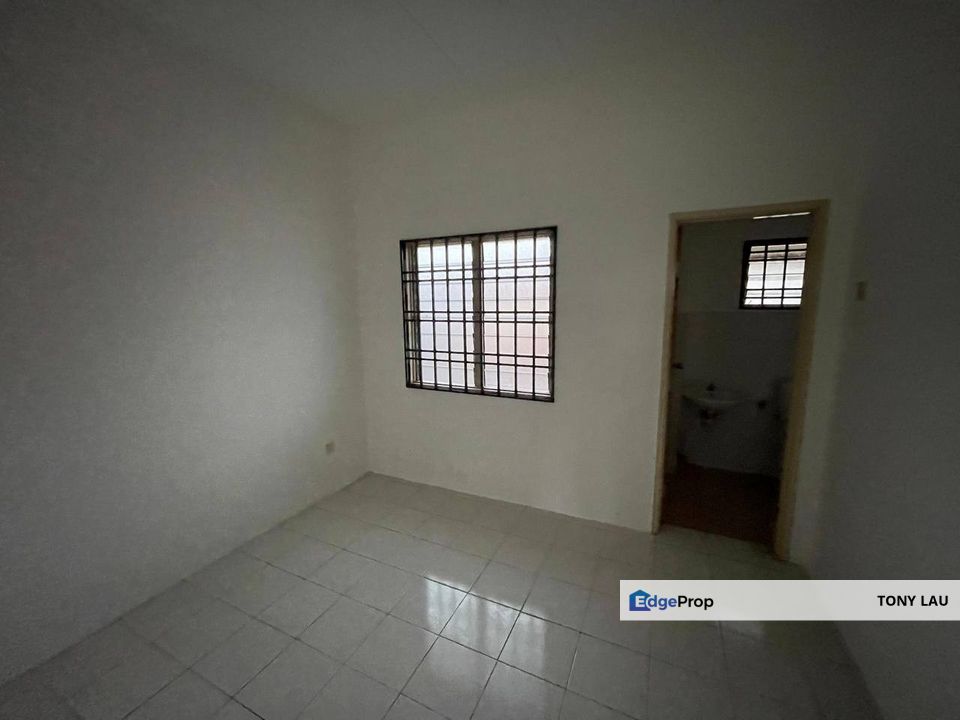 Freshly Renovated Spacious 4-Bedroom Double Storey Terrace in Taman Tasik Puchong, Puchong – RM650K, Selangor, Puchong