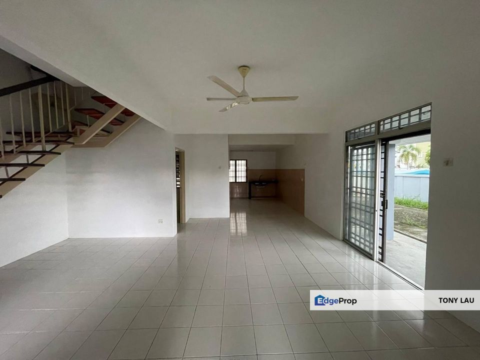 Freshly Renovated Spacious 4-Bedroom Double Storey Terrace in Taman Tasik Puchong, Puchong – RM650K, Selangor, Puchong