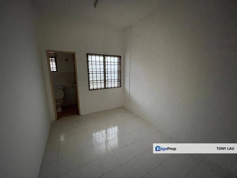Freshly Renovated Spacious 4-Bedroom Double Storey Terrace in Taman Tasik Puchong, Puchong – RM650K, Selangor, Puchong