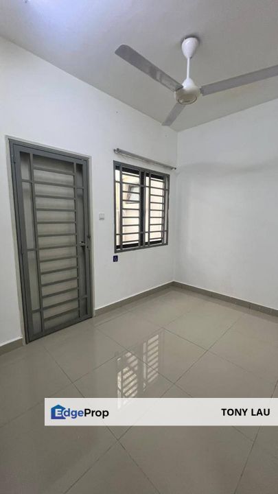  Gated & Guarded Ground Floor 3-Bedroom Townhouse for Rent in Villa Kesuma, Semenyih – Facing Playground, RM1,100, Selangor, Semenyih