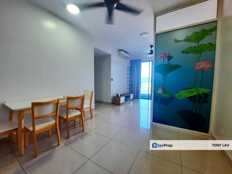 Spacious 3-Bedroom Unit with 3 Car Parks | End Lot Service Apartment with Pool View – Lakapark Residence Selayang | RM520K Only, Selangor, Selayang