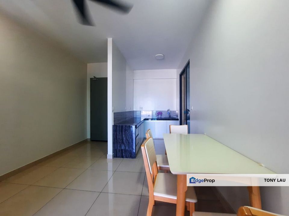 Spacious 3-Bedroom Unit with 3 Car Parks | End Lot Service Apartment with Pool View – Lakapark Residence Selayang | RM520K Only, Selangor, Selayang